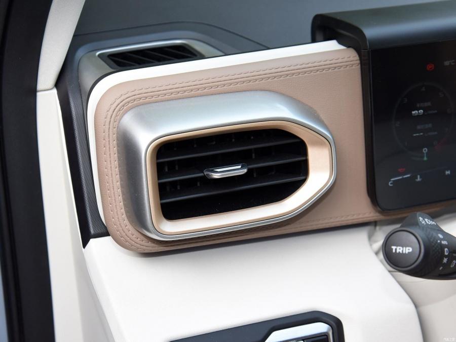 Детали интерьера Geely Icon (SX12) 2019 года  (фото 37 из 78)